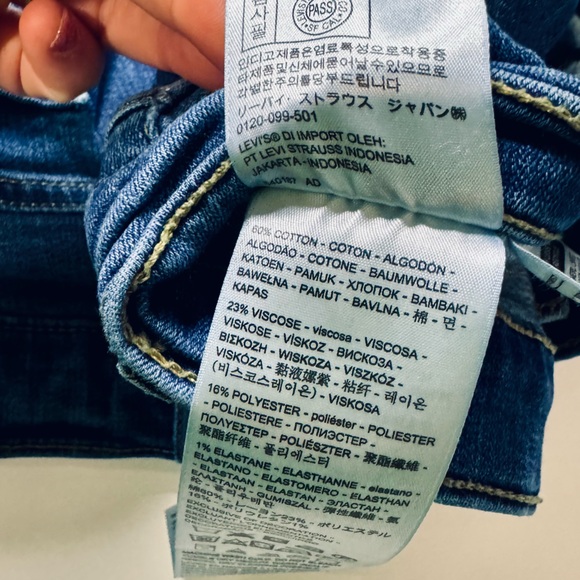 Levi’s Women’s Classic Bootcut Jeans SZ 32 Dark Blue Wash like new! - Picture 8 of 12